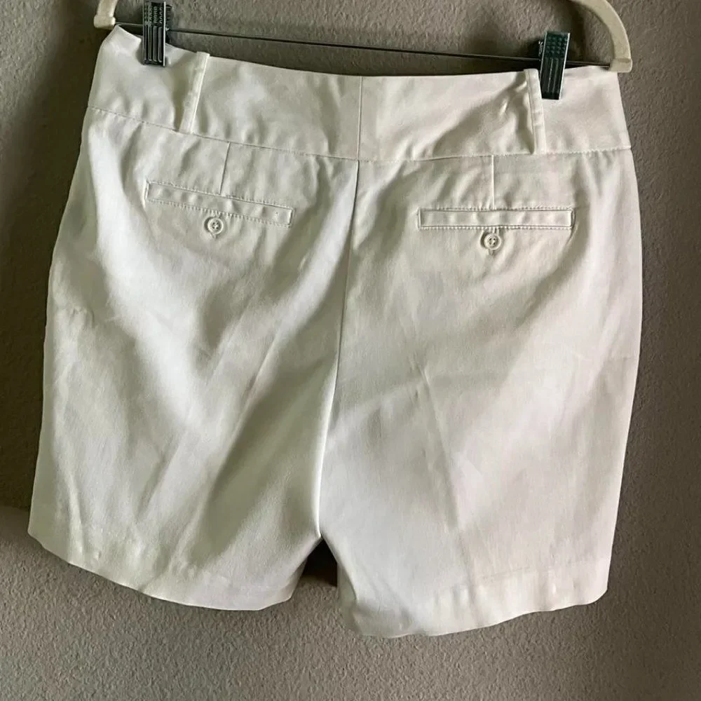 Worthington Women’s Shorts Modern Fit Stretch White Chino Flat Front Sz 8